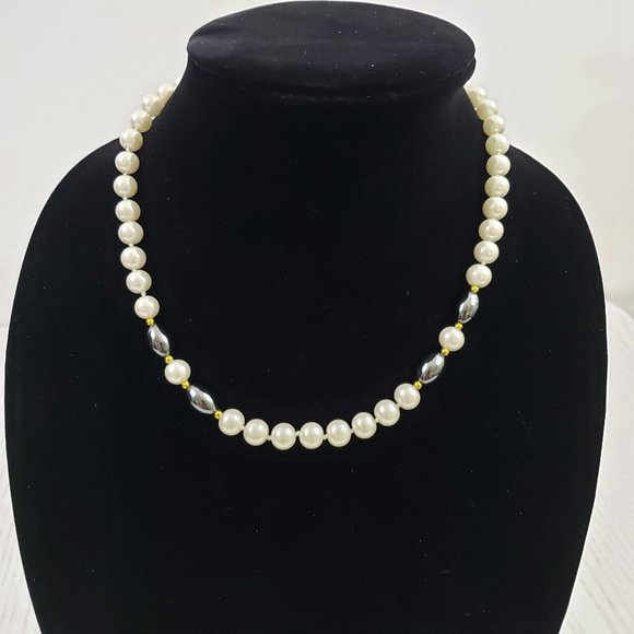 Glass Faux Pearl Knotted Single Strand Box Clasp - Picture 1 of 4